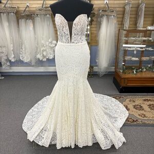 Allure Wedding Dress– Style R3704